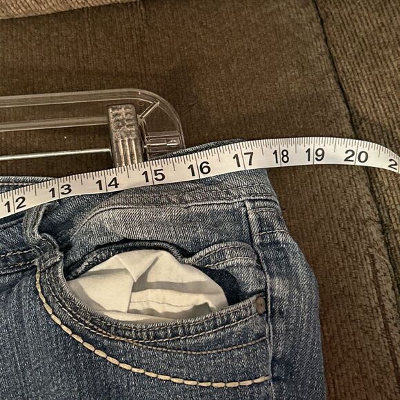 l.e.i. Cropped Jeans with Embroidered Pockets - Size 15 (Minor Flaw) - Picture 4 of 7